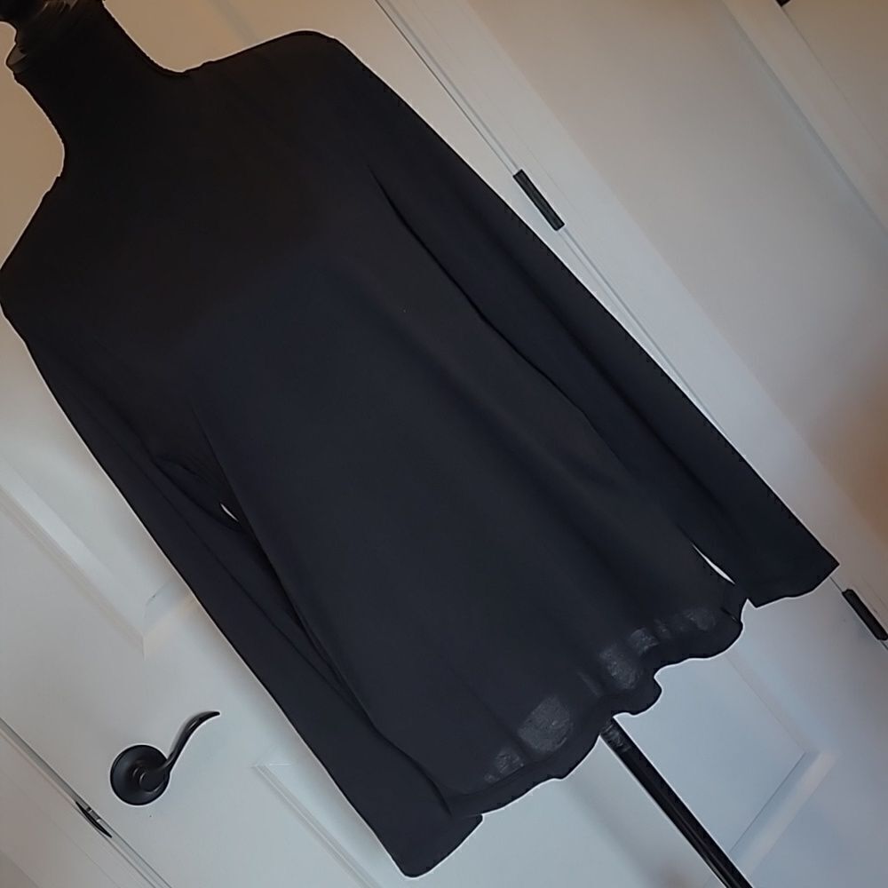 Rainforest sz M black long-sleeved t shirt